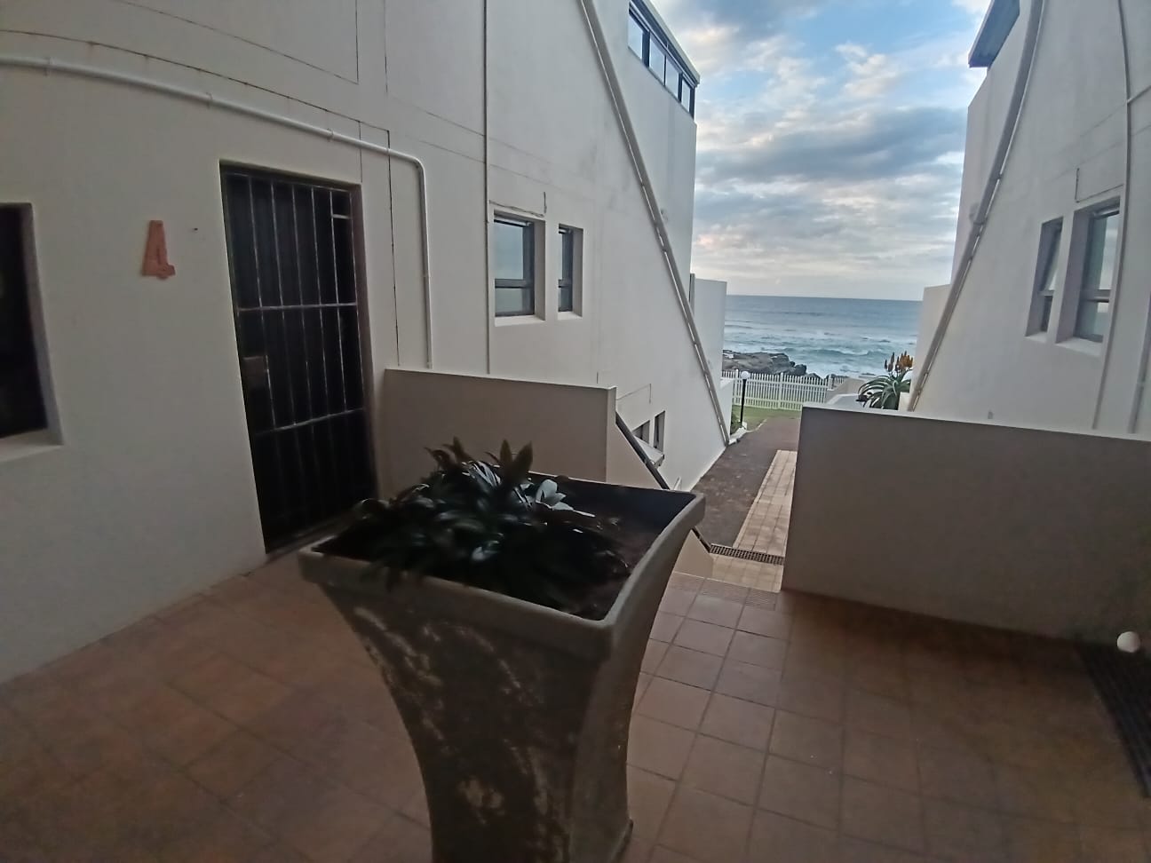 15358506 4 Bedroom, 2 Bathroom, open plan, breath taking Manaba Sea view for Sale