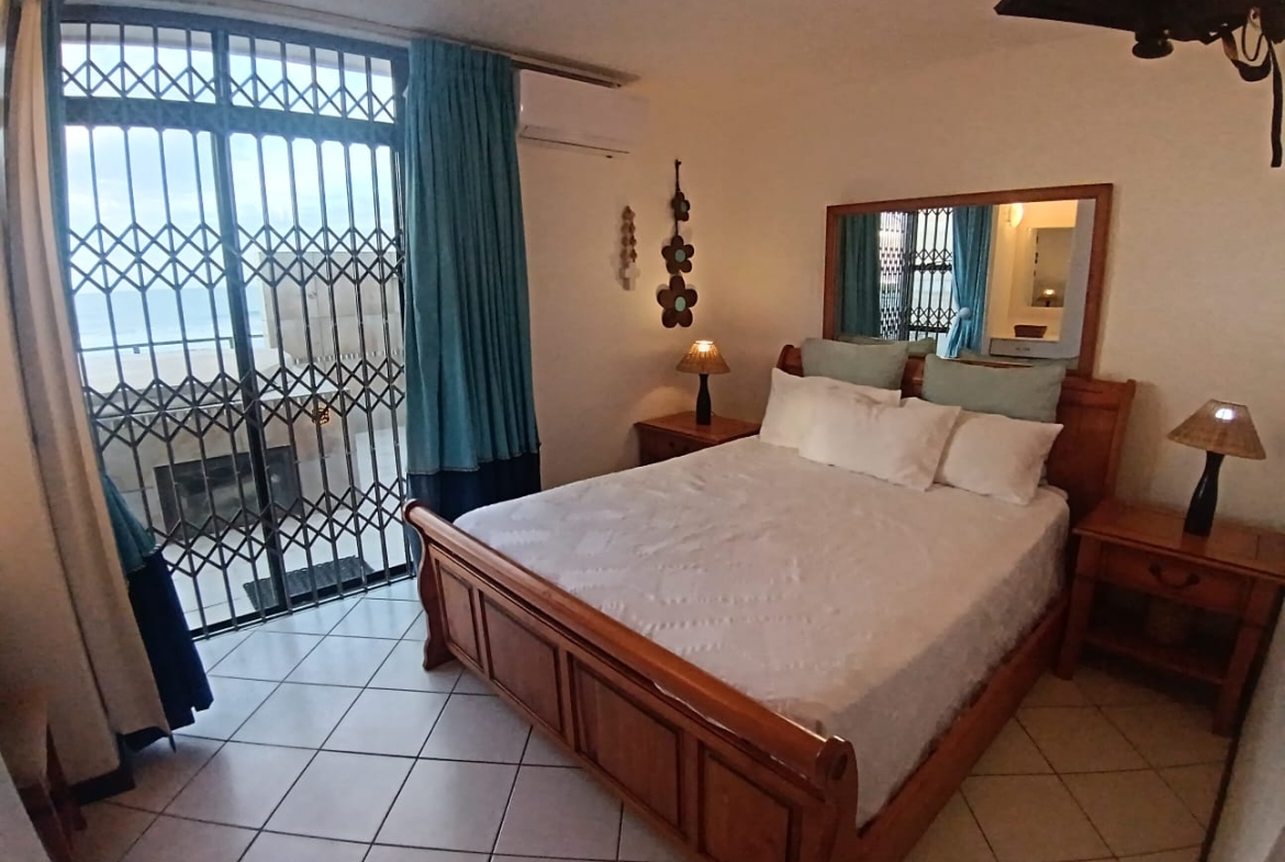 4 Bedroom, 2 Bathroom, open plan, breath taking Manaba Sea view for Sale