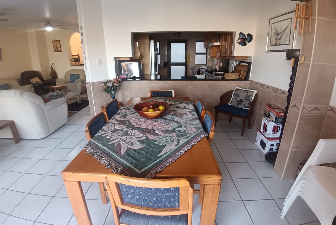 3 Bedroom, 2 Bathroom, open plan, Uvongo Sea view for Sale
