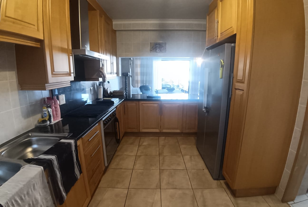 3 Bedroom, 2 Bathroom, open plan, Uvongo Sea view for Sale