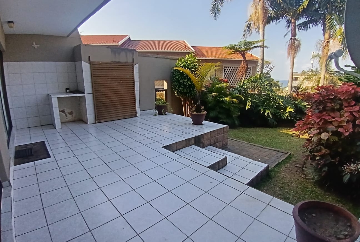 3 Bedroom, 2 Bathroom, open plan, Uvongo Sea view for Sale