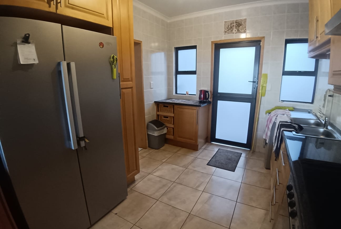 3 Bedroom, 2 Bathroom, open plan, Uvongo Sea view for Sale