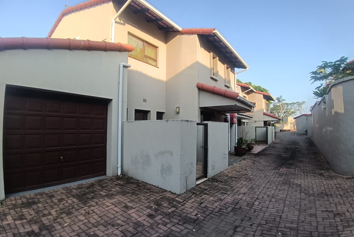 3 Bedroom, 2 Bathroom, open plan, Uvongo Sea view for Sale