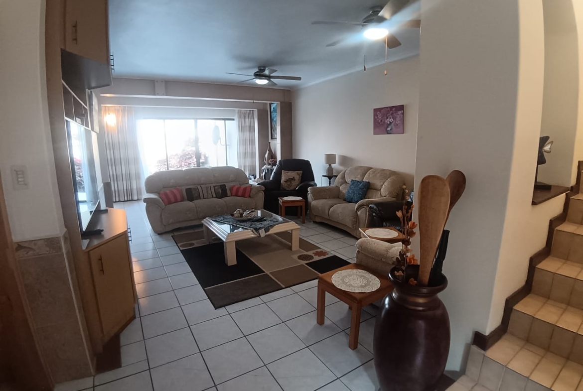 3 Bedroom, 2 Bathroom, open plan, Uvongo Sea view for Sale