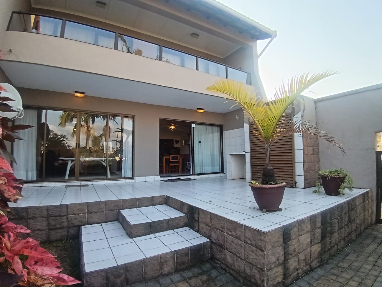 3 Bedroom, 2 Bathroom, open plan, Uvongo Sea view for Sale