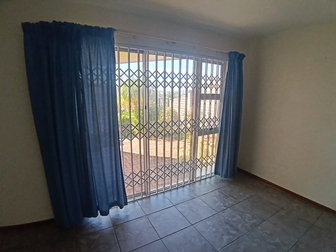 2 Bedroom, 1 Bathroom, Open Plan, Margate Sea view for Sale