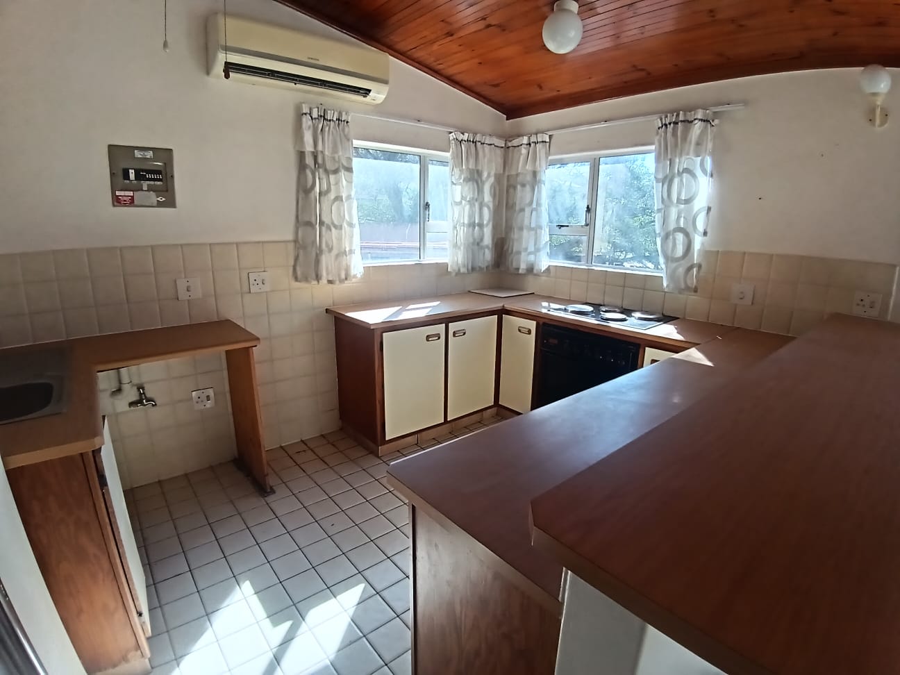 2 Bedroom, 1 Bathroom, Open Plan, Margate Sea view for Sale