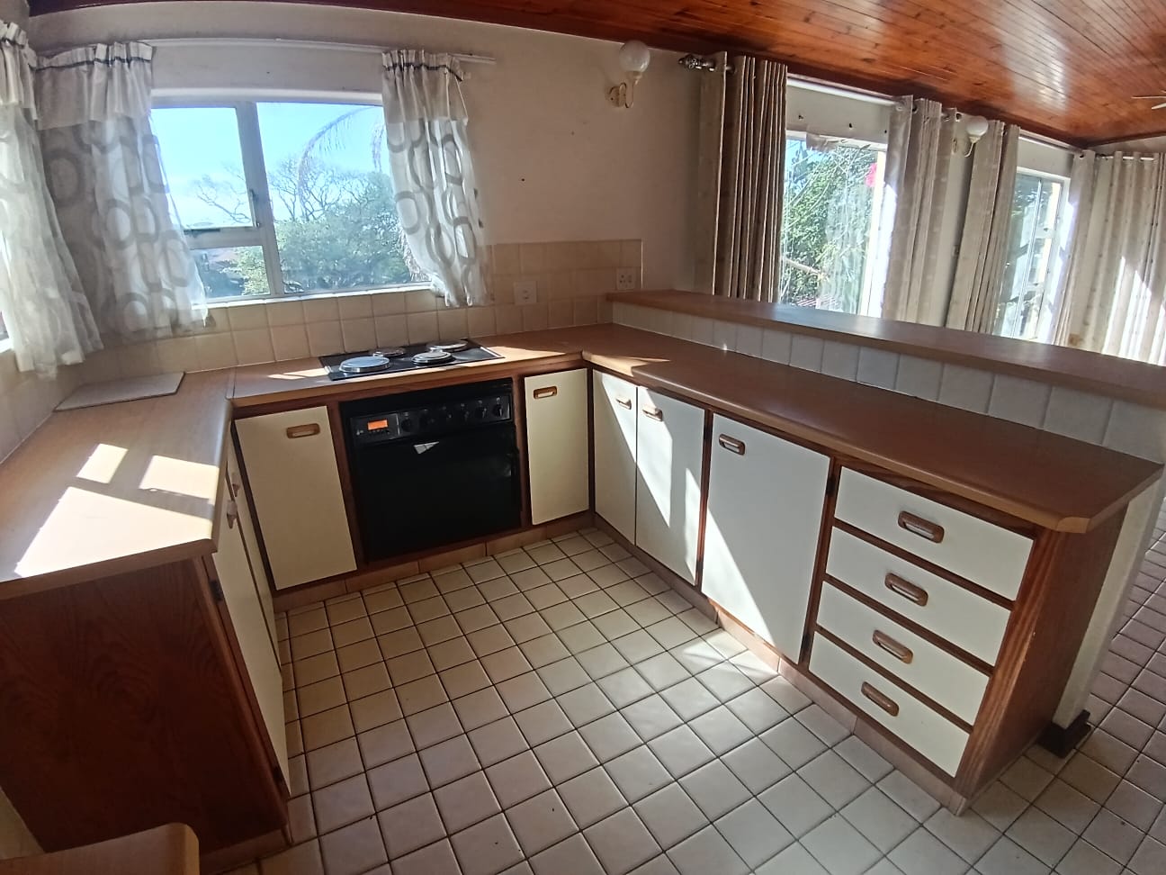 2 Bedroom, 1 Bathroom, Open Plan, Margate Sea view for Sale