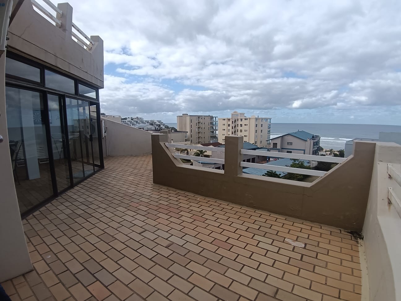 3 Bedroom, 2 Bathroom, open plan, Manaba sea view For Sale