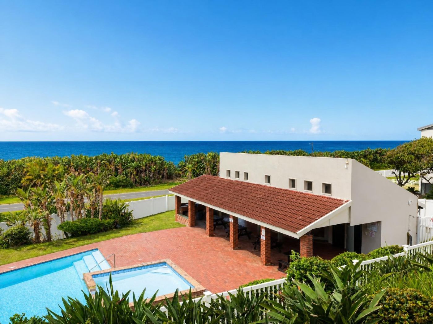 Laguna, Uvongo | R1,850,000 | 120 m² | 3 Bedrooms | Top Floor | Fully Furnished