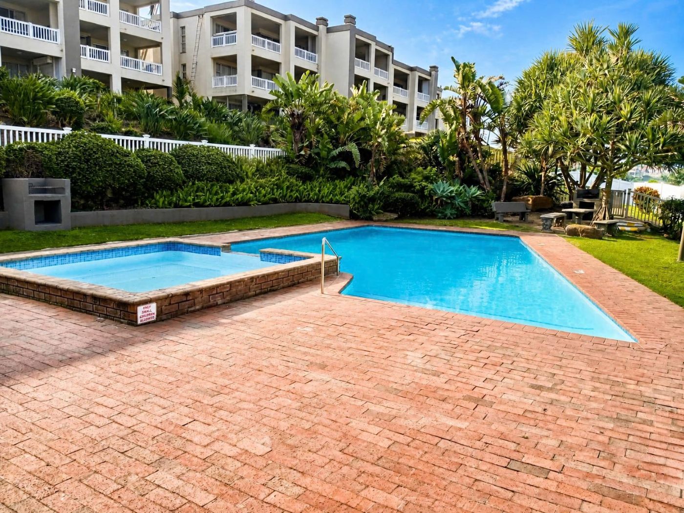 Laguna, Uvongo | R1,850,000 | 120 m² | 3 Bedrooms | Top Floor | Fully Furnished