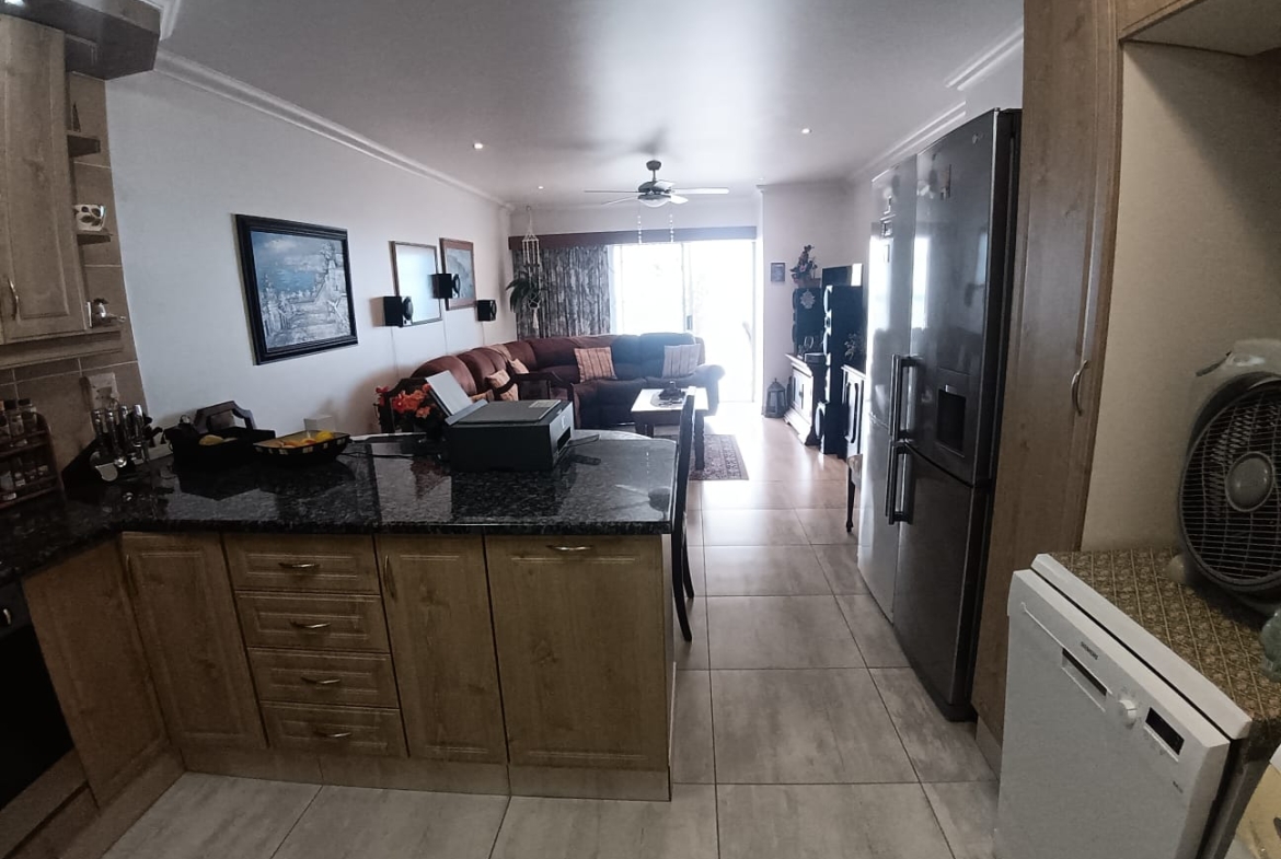 Spacious 3 Bedroom, 2 Bathroom, open plan Manaba Sea View For Sale