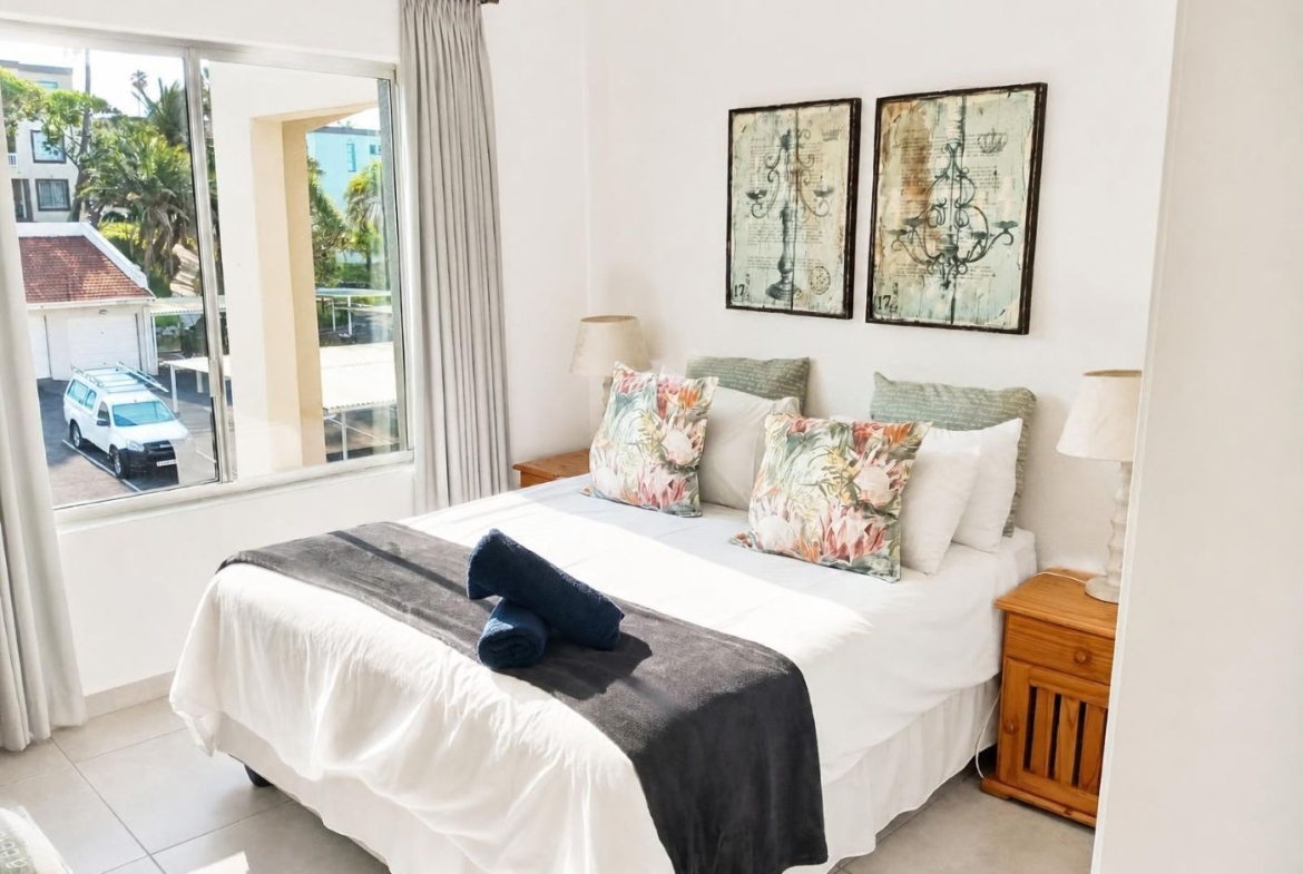 Laguna, Uvongo | R1,850,000 | 120 m² | 3 Bedrooms | Top Floor | Fully Furnished