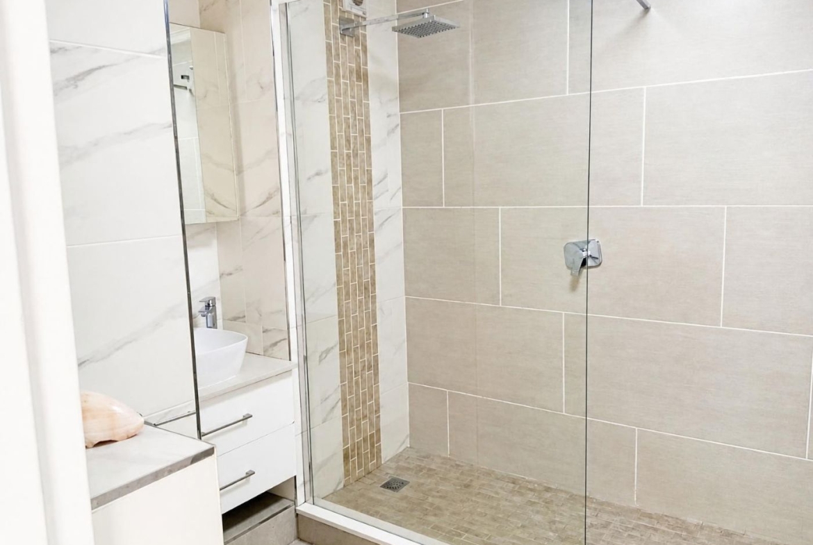 Laguna, Uvongo | R1,850,000 | 120 m² | 3 Bedrooms | Top Floor | Fully Furnished