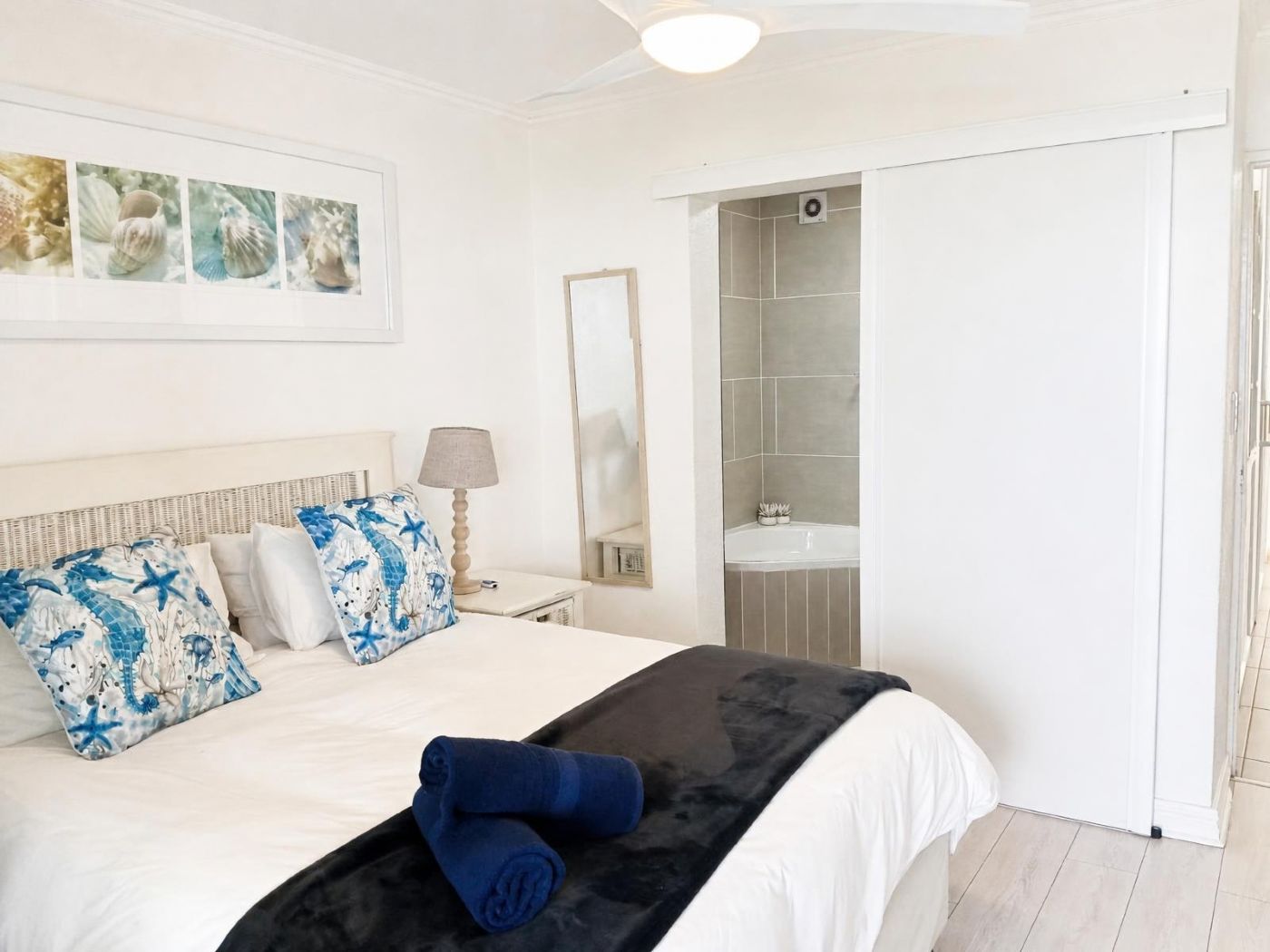 Laguna, Uvongo | R1,850,000 | 120 m² | 3 Bedrooms | Top Floor | Fully Furnished