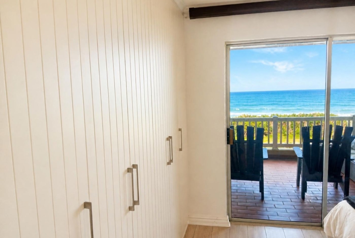 Laguna, Uvongo | R1,850,000 | 120 m² | 3 Bedrooms | Top Floor | Fully Furnished