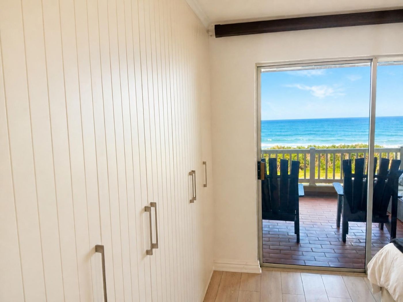 Laguna, Uvongo | R1,850,000 | 120 m² | 3 Bedrooms | Top Floor | Fully Furnished