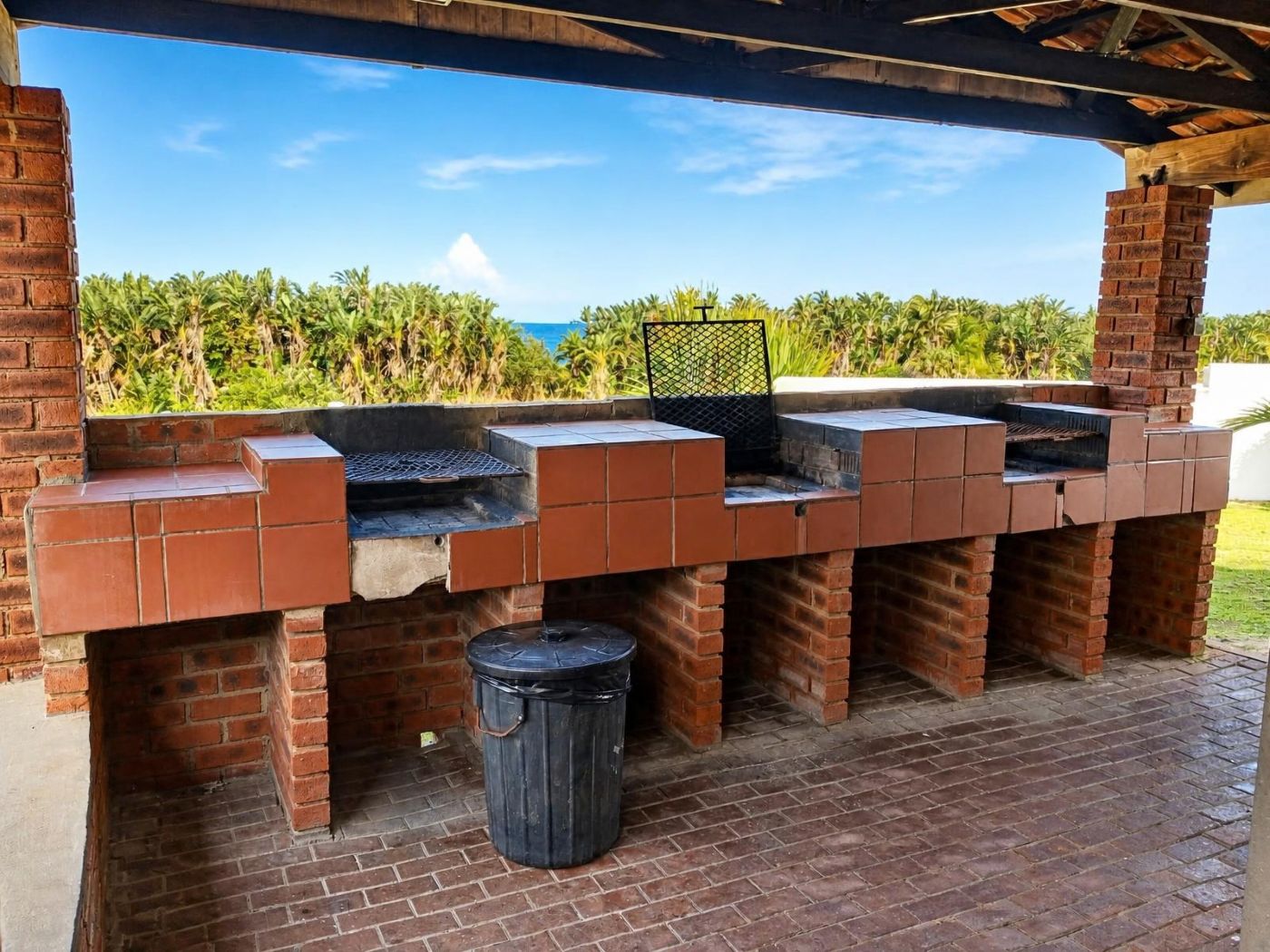 Laguna, Uvongo | R1,850,000 | 120 m² | 3 Bedrooms | Top Floor | Fully Furnished