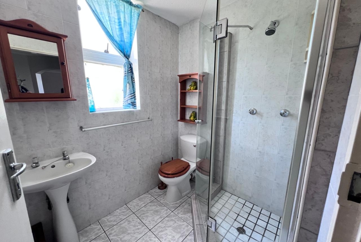 Fully Furnished Pet Friendly 3 Bedroom Apartment with Spectacular Sea Views