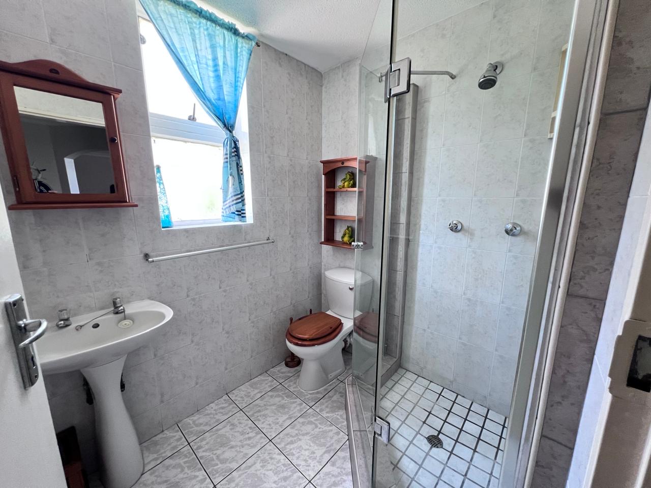 29e74734-9e04-413a-96a2-30afa5494393 Fully Furnished Pet Friendly 3 Bedroom Apartment with Spectacular Sea Views