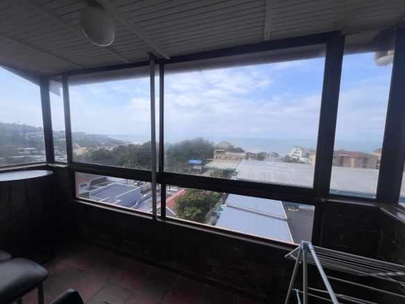 Spacious 2-Bedroom Apartment with Beautiful Sea Views to Rent