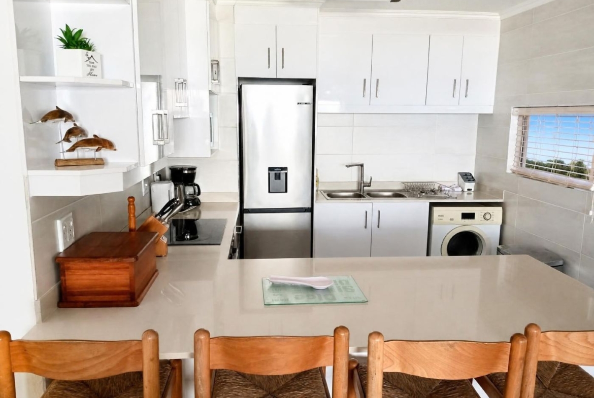 Laguna, Uvongo | R1,850,000 | 120 m² | 3 Bedrooms | Top Floor | Fully Furnished