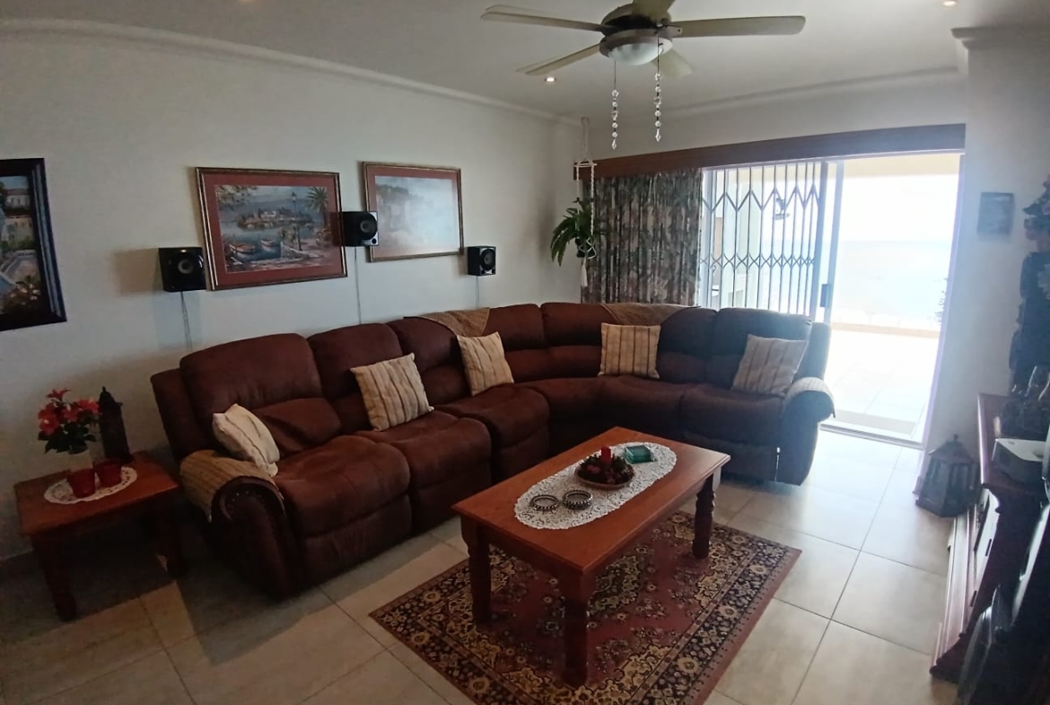 Spacious 3 Bedroom, 2 Bathroom, open plan Manaba Sea View For Sale