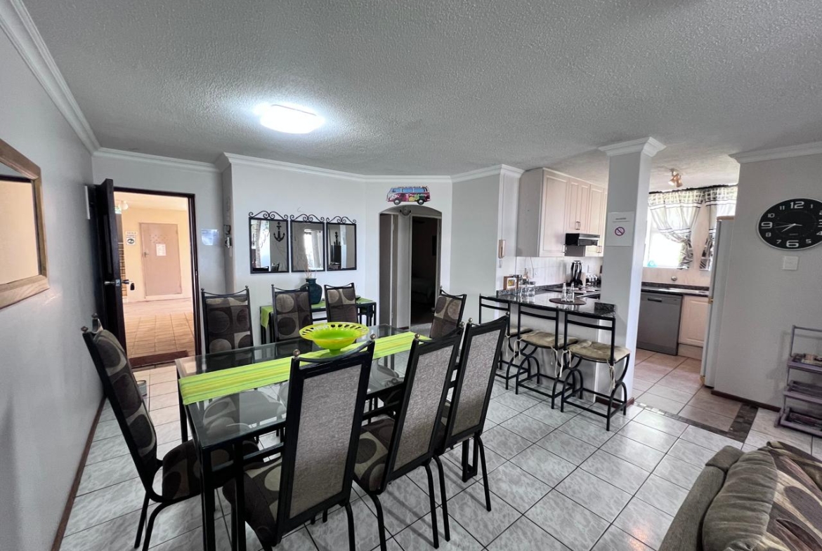 Fully Furnished Pet Friendly 3 Bedroom Apartment with Spectacular Sea Views