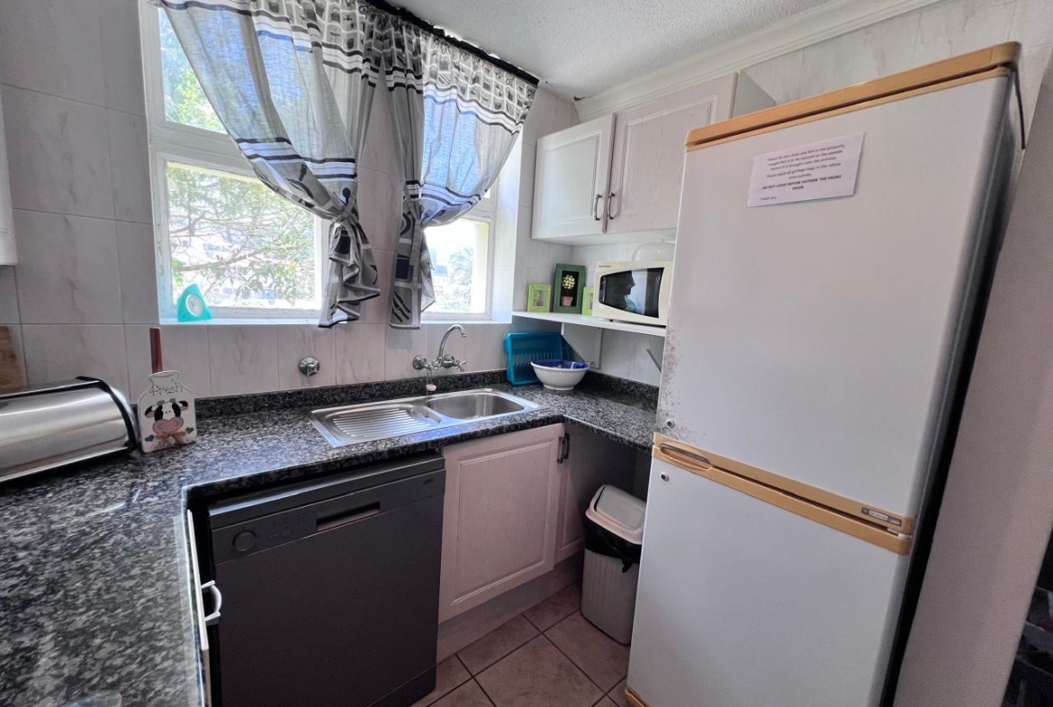 Fully Furnished Pet Friendly 3 Bedroom Apartment with Spectacular Sea Views