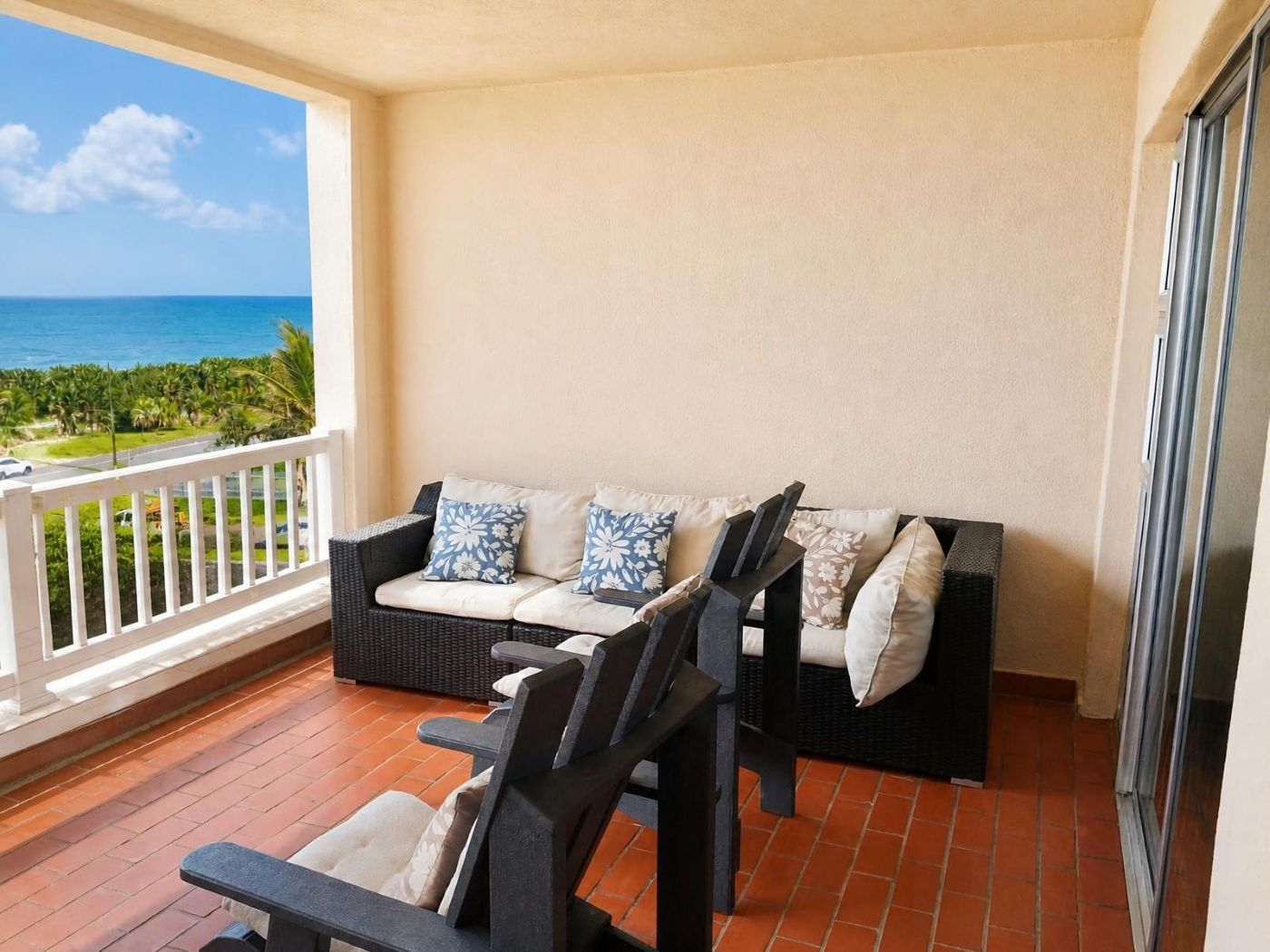 Laguna, Uvongo | R1,850,000 | 120 m² | 3 Bedrooms | Top Floor | Fully Furnished