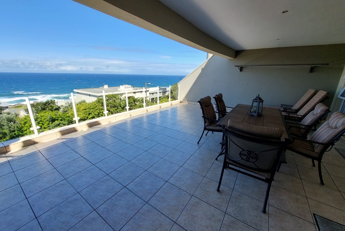 Spacious 3 Bedroom, 2 Bathroom, open plan Manaba Sea View For Sale