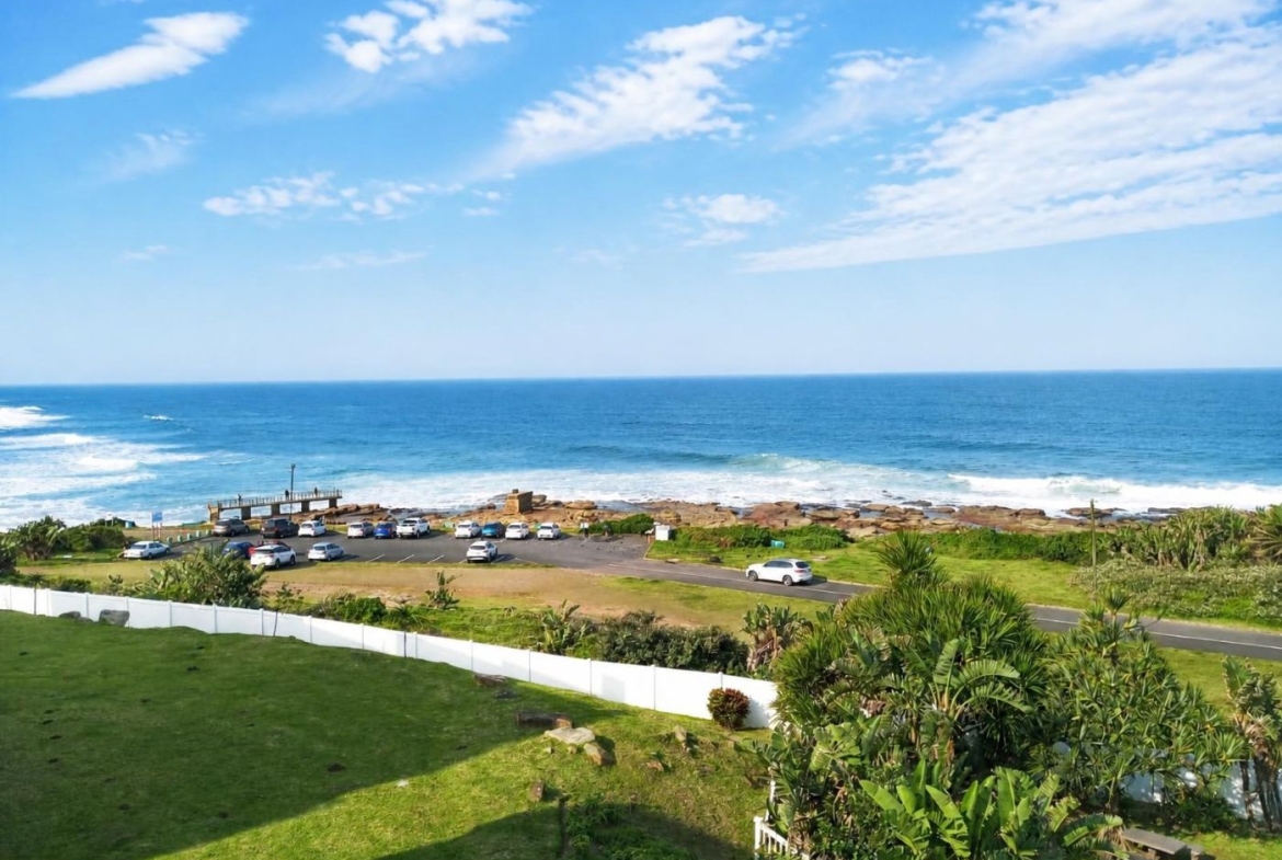 Laguna, Uvongo | R1,850,000 | 120 m² | 3 Bedrooms | Top Floor | Fully Furnished