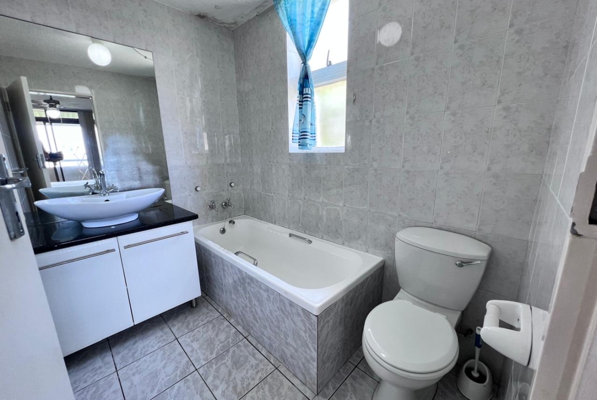 Fully Furnished Pet Friendly 3 Bedroom Apartment with Spectacular Sea Views