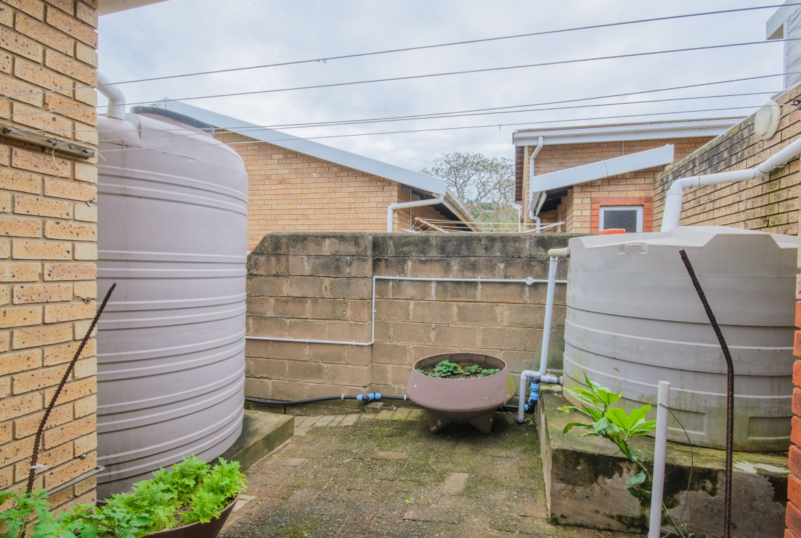 3-Bedroom Solar-Powered Townhouse in Manaba Beach with Private Garden