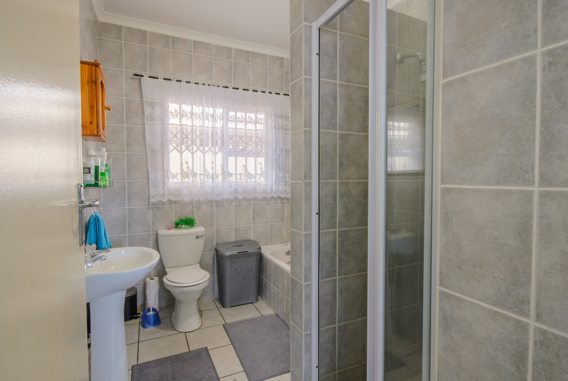 3-Bedroom Solar-Powered Townhouse in Manaba Beach with Private Garden