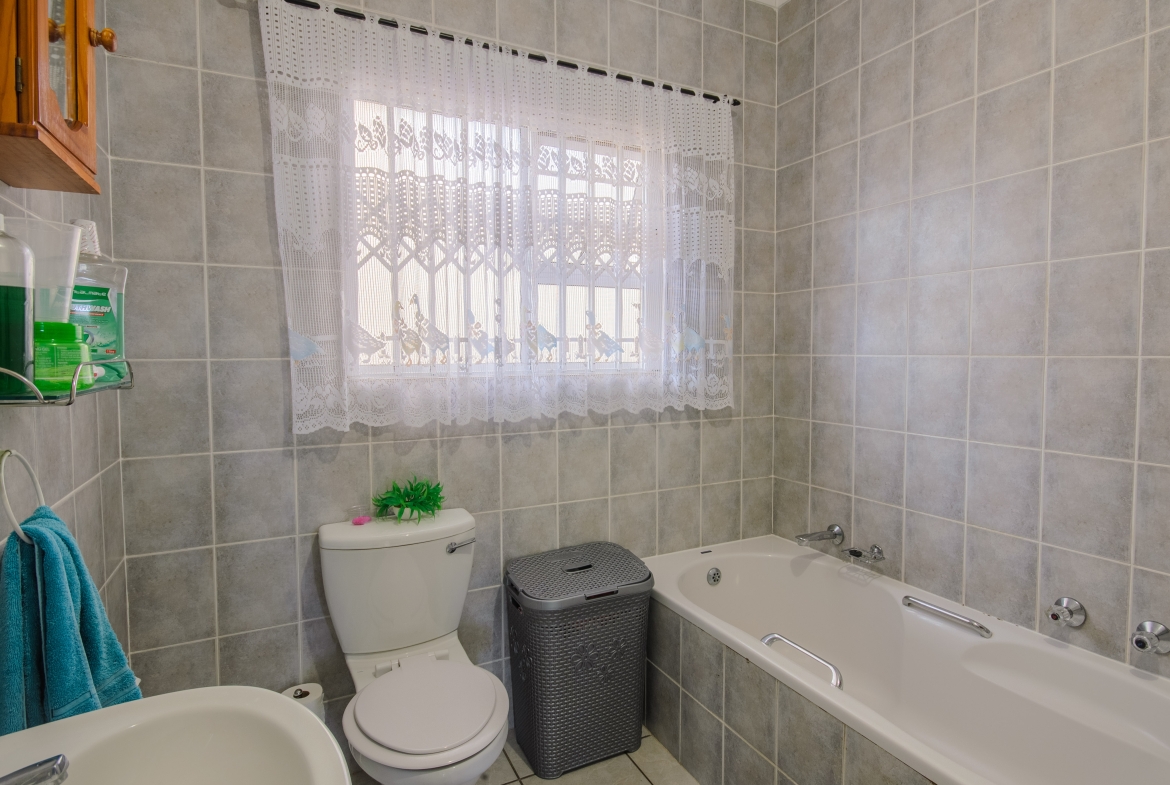 3-Bedroom Solar-Powered Townhouse in Manaba Beach with Private Garden