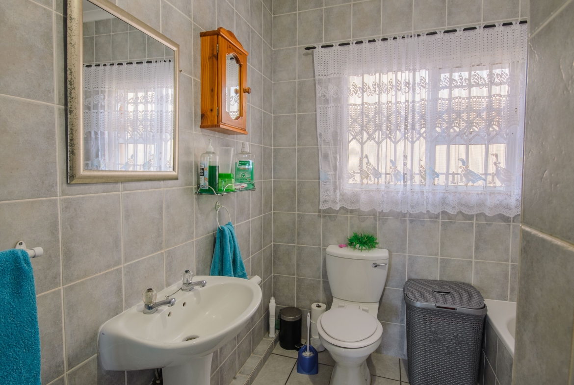 3-Bedroom Solar-Powered Townhouse in Manaba Beach with Private Garden