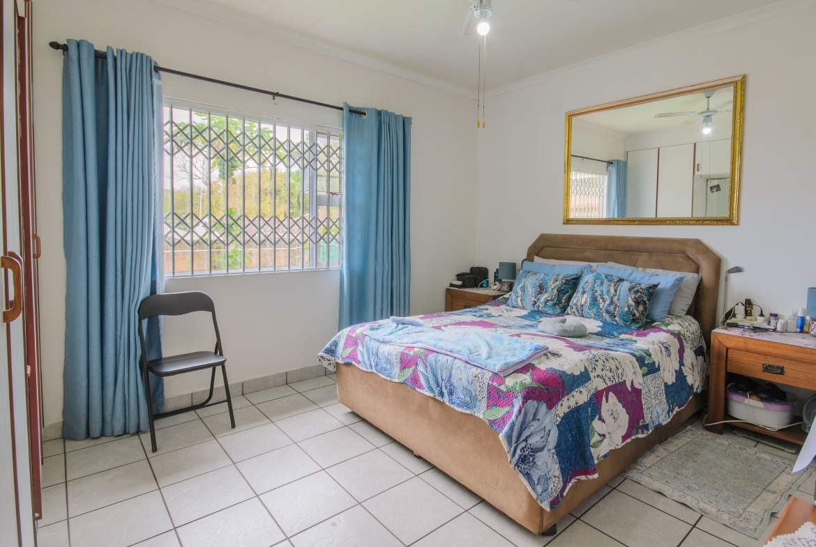 3-Bedroom Solar-Powered Townhouse in Manaba Beach with Private Garden