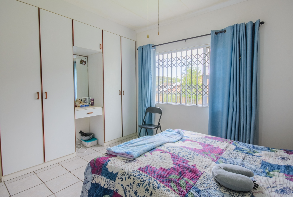3-Bedroom Solar-Powered Townhouse in Manaba Beach with Private Garden