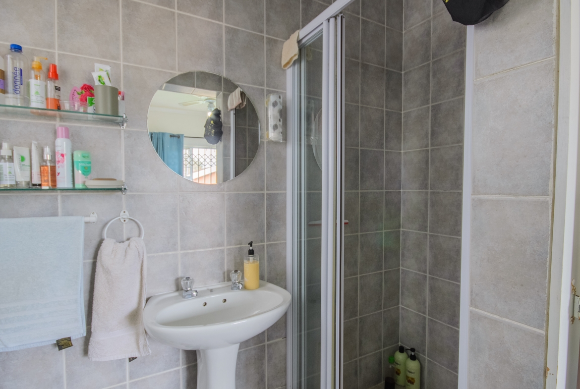 3-Bedroom Solar-Powered Townhouse in Manaba Beach with Private Garden