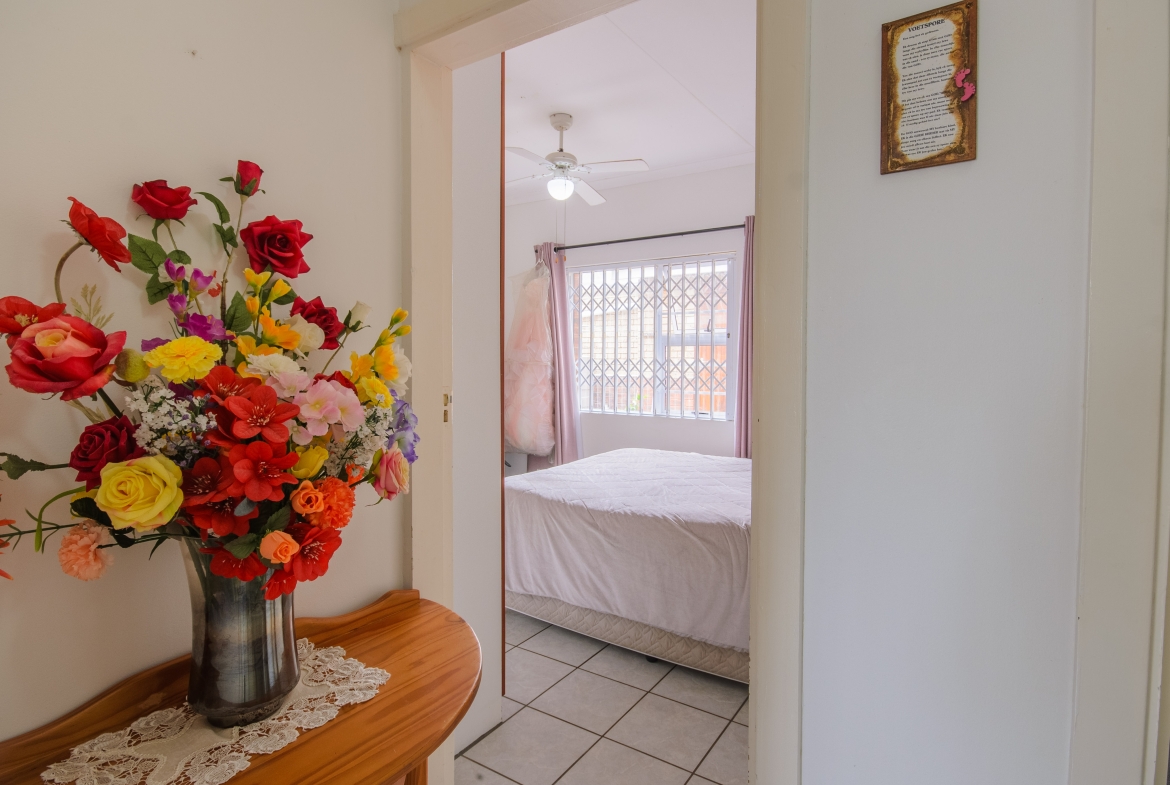3-Bedroom Solar-Powered Townhouse in Manaba Beach with Private Garden