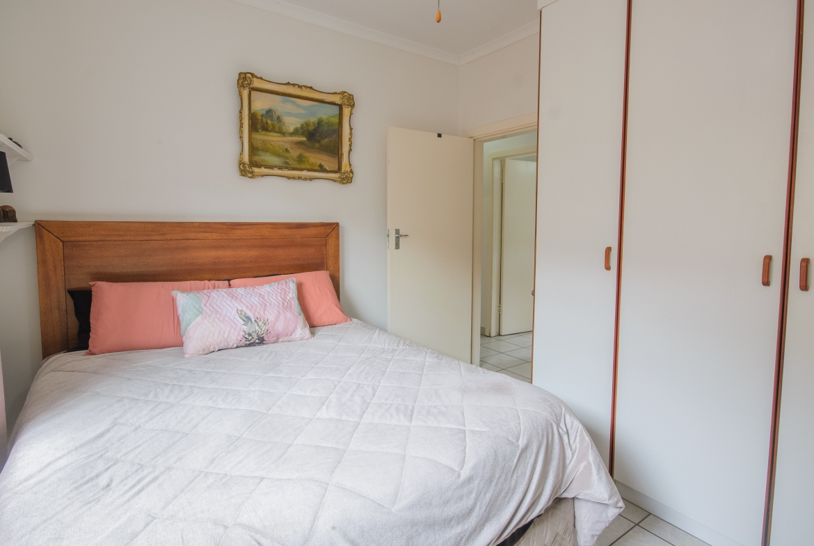 3-Bedroom Solar-Powered Townhouse in Manaba Beach with Private Garden