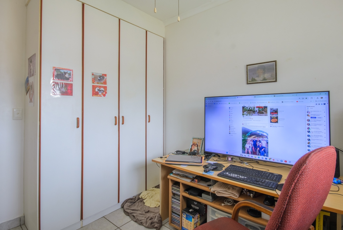 3-Bedroom Solar-Powered Townhouse in Manaba Beach with Private Garden