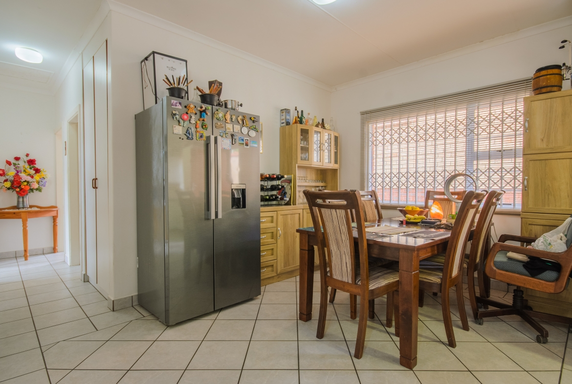 3-Bedroom Solar-Powered Townhouse in Manaba Beach with Private Garden