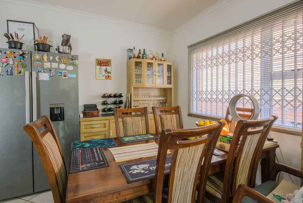3-Bedroom Solar-Powered Townhouse in Manaba Beach with Private Garden