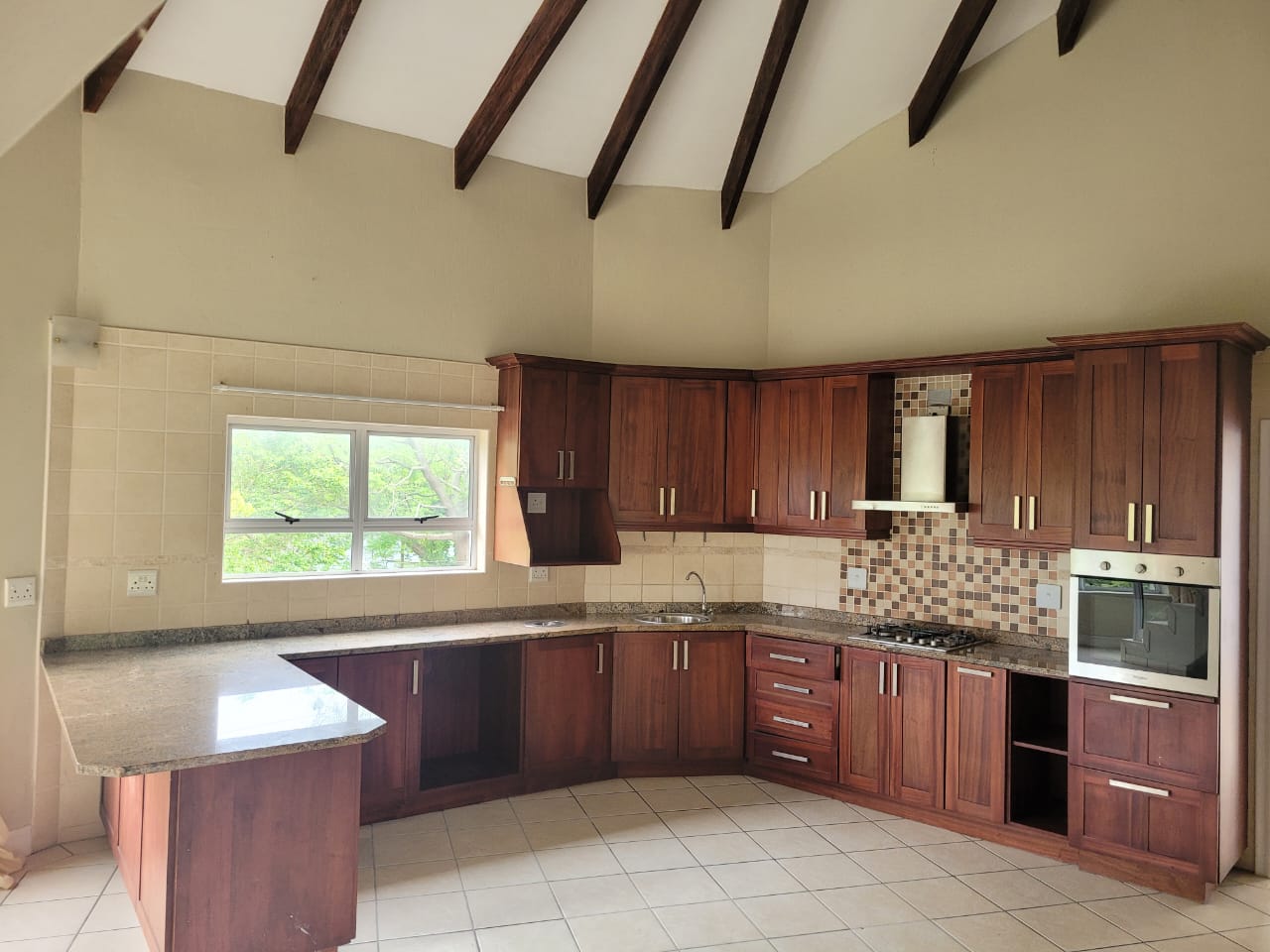 IMG-20241015-WA0062 Beautiful Double-Story Family Home with Separate Flat in Shelly Beach