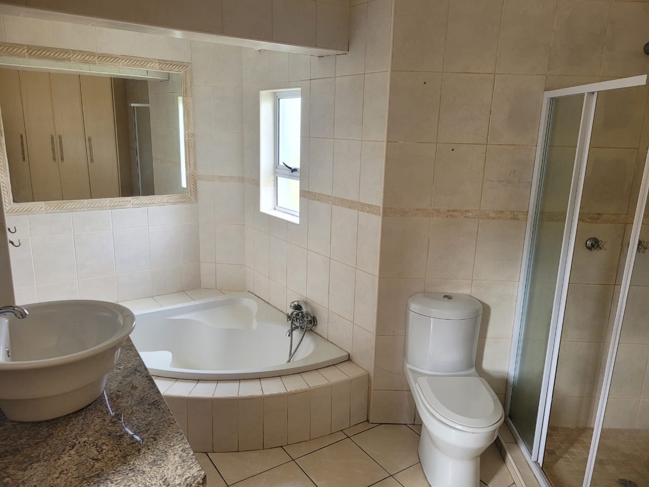 IMG-20241015-WA0104 Beautiful Double-Story Family Home with Separate Flat in Shelly Beach