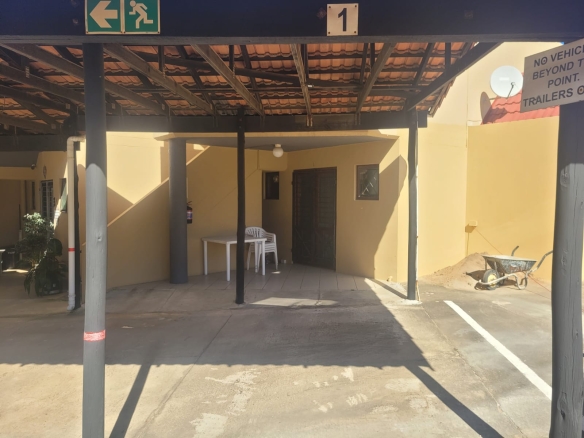 Modern Furnished 1-Bedroom Ground Floor Apartment 200m from the beach
