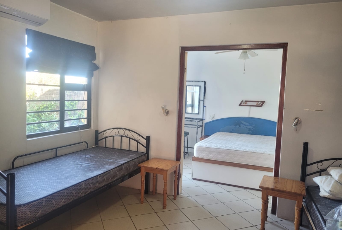 Modern Furnished 1-Bedroom Ground Floor Apartment 200m from the beach