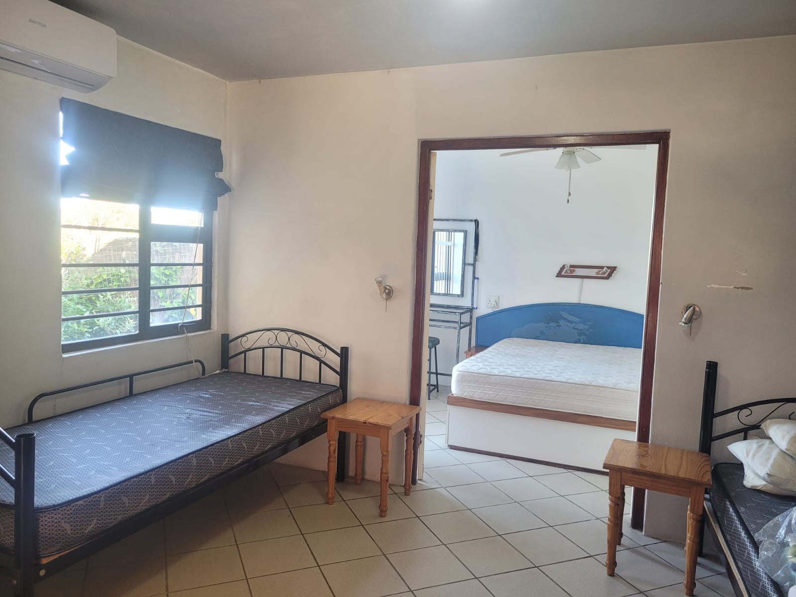 Modern Furnished 1-Bedroom Ground Floor Apartment 200m from the beach